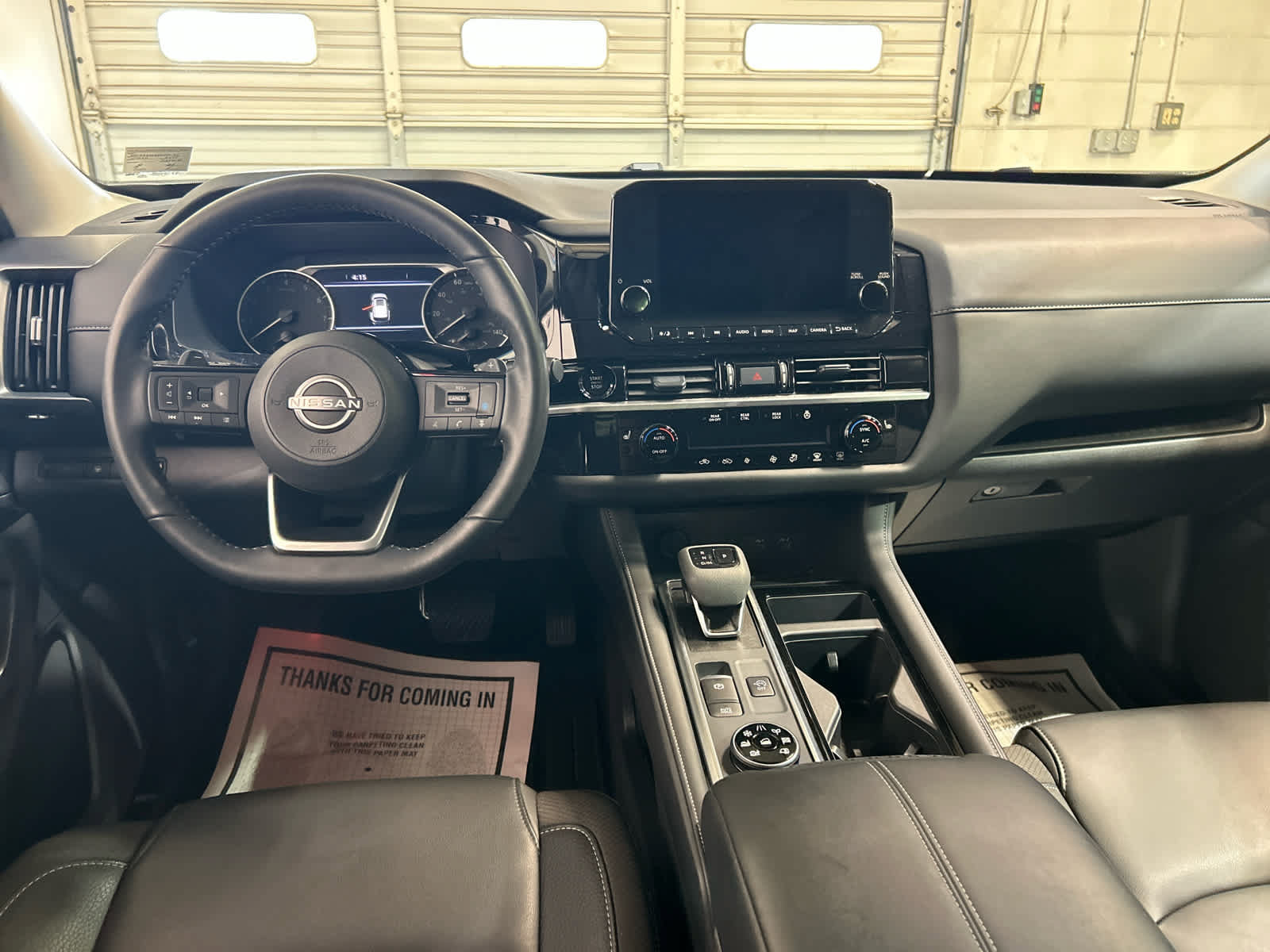Used 2025 Nissan Pathfinder SL AWD/4WD image 4