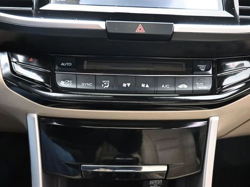 Used 2017 Honda Accord Touring image 22