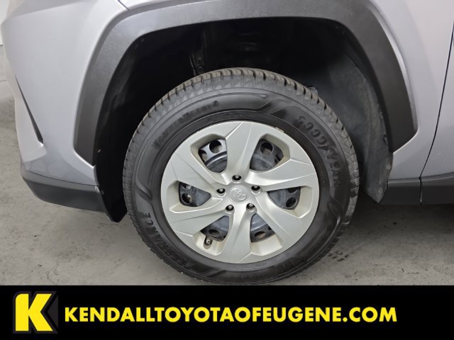 Used 2021 Toyota RAV4 LE AWD/4WD image 9
