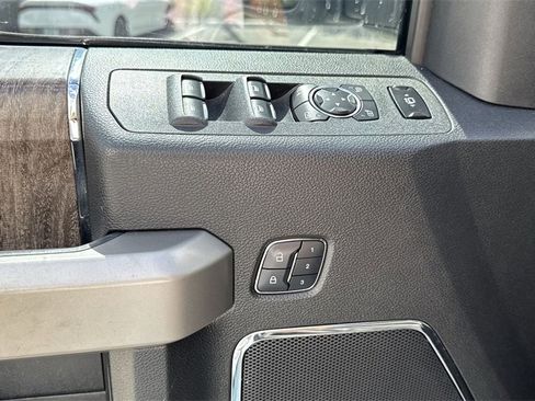 Used 2017 Ford F350 Lariat w/ Chrome Package image 41