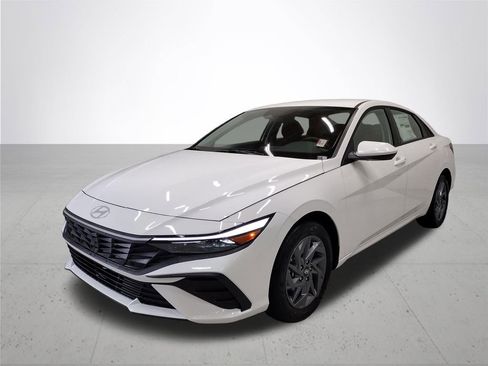 New 2026 Hyundai Elantra Hybrid FWD image 2