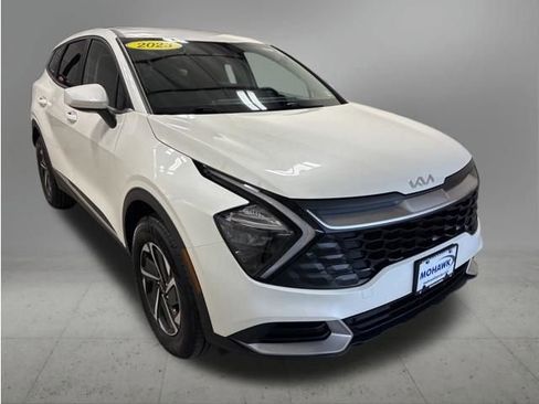 Used 2023 Kia Sportage LX AWD/4WD image 8