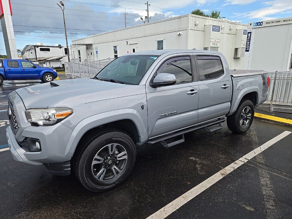 Used 2019 Toyota Tacoma TRD Sport RWD image 2