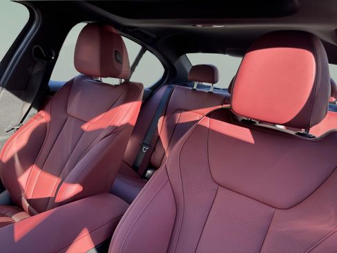 New 2026 BMW 330i Sedan w/ M Sport Package image 21