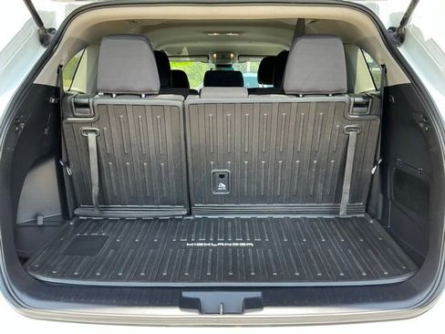 Used 2022 Toyota Highlander L FWD image 7