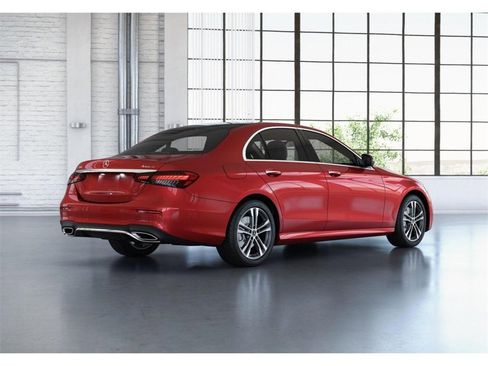 Used 2022 Mercedes-Benz E 350 4MATIC Sedan image 22