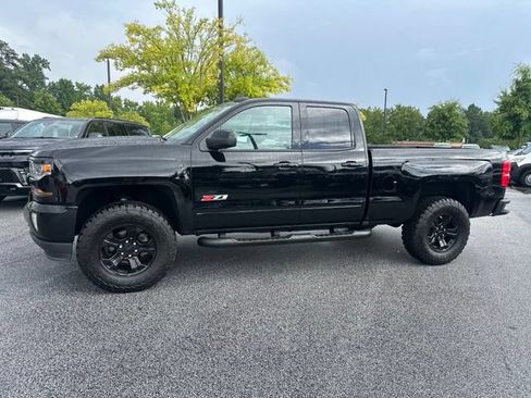 Used 2018 Chevrolet Silverado 1500 LT w/ Midnight Edition AWD/4WD image 2