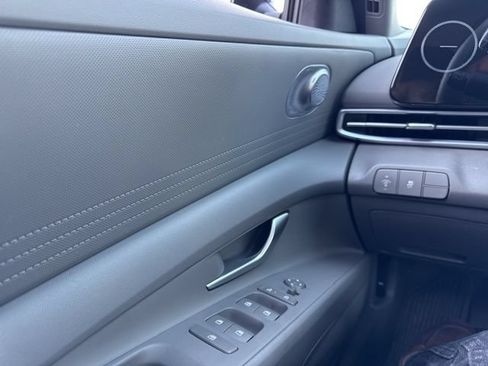 Used 2024 Hyundai Elantra SEL FWD image 14