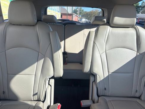 Used 2018 Buick Enclave Premium w/ Experience Buick Package FWD image 17
