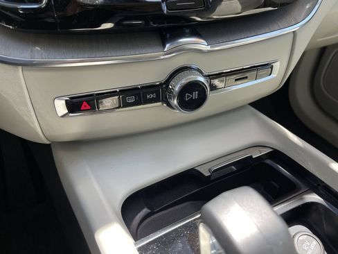 Used 2023 Volvo XC60 B5 Plus w/ Climate Package AWD/4WD image 18