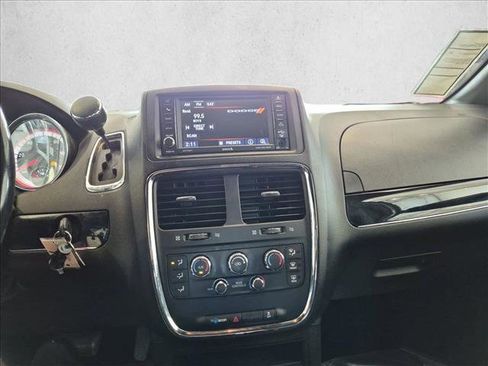 Used 2020 Dodge Grand Caravan SE FWD image 13
