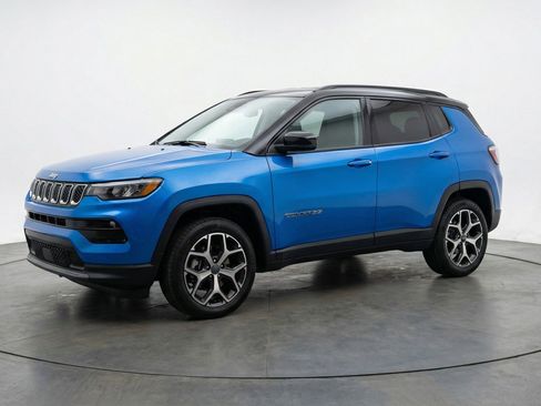 Used 2025 Jeep Compass Limited image 3