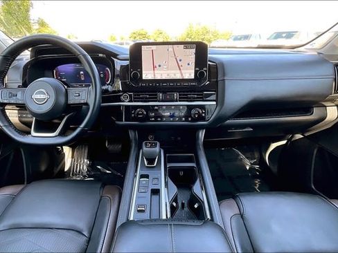 Used 2024 Nissan Pathfinder Platinum w/ Cargo Package image 15