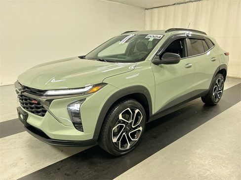 Used 2024 Chevrolet Trax RS w/ Driver Confidence Package image 5