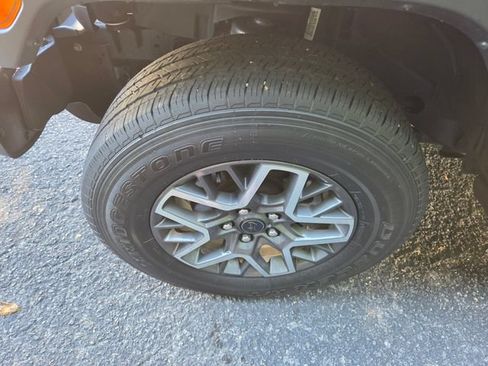 Used 2025 Jeep Wrangler Unlimited Sahara AWD/4WD image 33