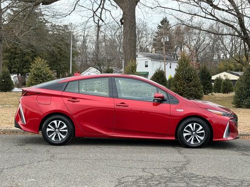 Used 2018 Toyota Prius Prime Plus image 31
