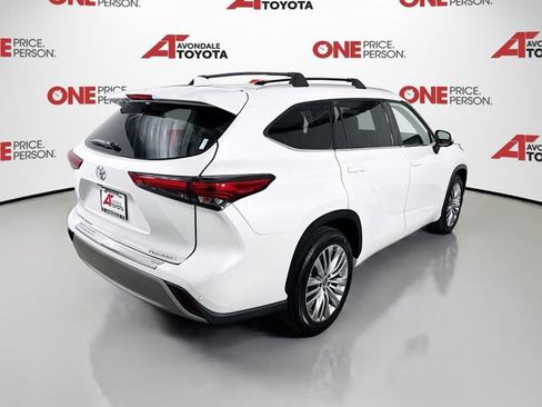 Used 2023 Toyota Highlander Platinum FWD image 7