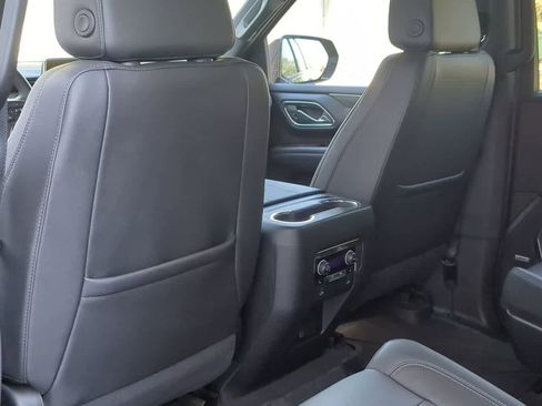 Used 2023 Chevrolet Suburban Z71 w/ Luxury Package image 16