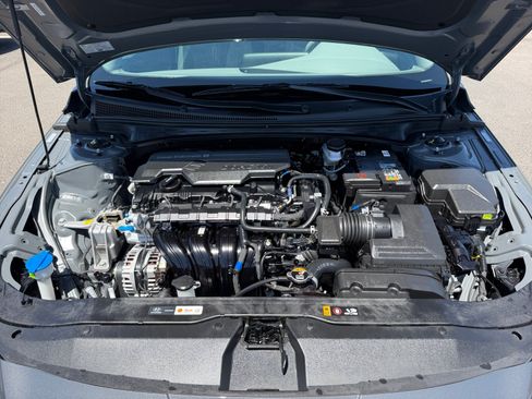 Used 2025 Hyundai Elantra Sport FWD image 21