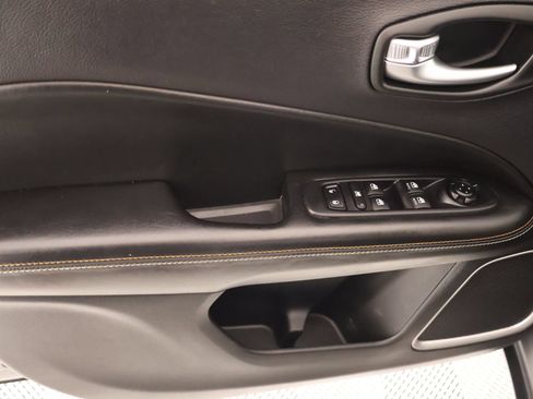 Used 2018 Jeep Compass Sport w/ Cold Weather Group FWD image 15