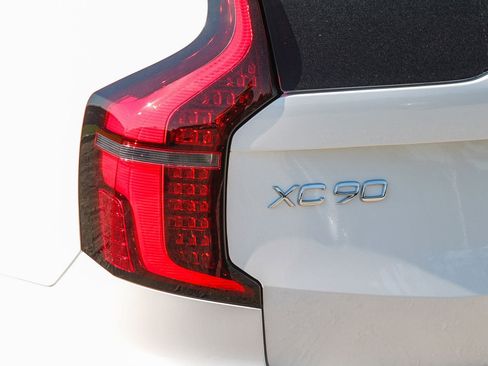 New 2026 Volvo XC90 T8 Ultra w/ Protection Package AWD/4WD image 9