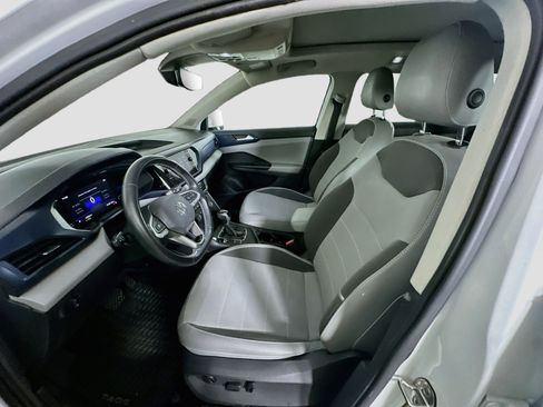 Used 2022 Volkswagen Taos SE w/ Panoramic Sunroof Package FWD image 13
