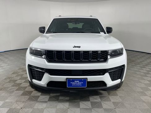 New 2026 Jeep Grand Cherokee Altitude AWD/4WD image 25