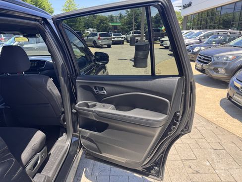 Used 2022 Honda Pilot Sport image 24