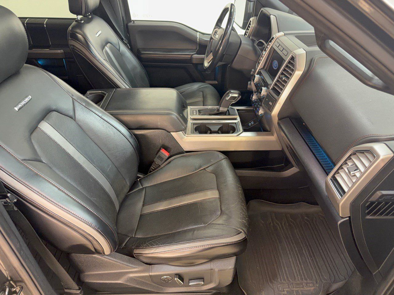 Used 2019 Ford F150 Platinum w/ Equipment Group 701A Luxury AWD/4WD image 30