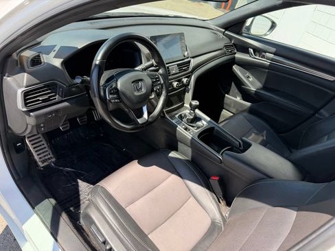 Used 2019 Honda Accord Sport image 2