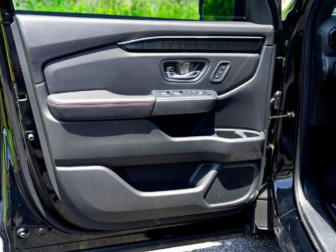 Used 2025 Honda Pilot Black Edition image 22