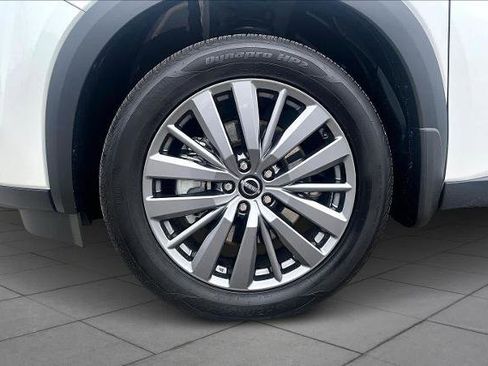 Certified 2025 Nissan Pathfinder SL w/ SL Premium Package image 11