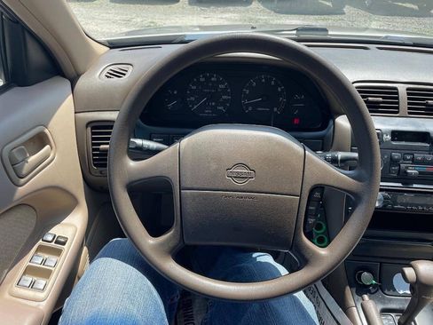 Used 1996 Nissan Maxima SE FWD image 17