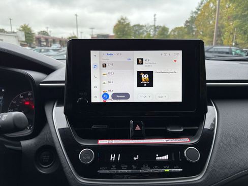 Used 2025 Toyota Corolla Cross LE image 21