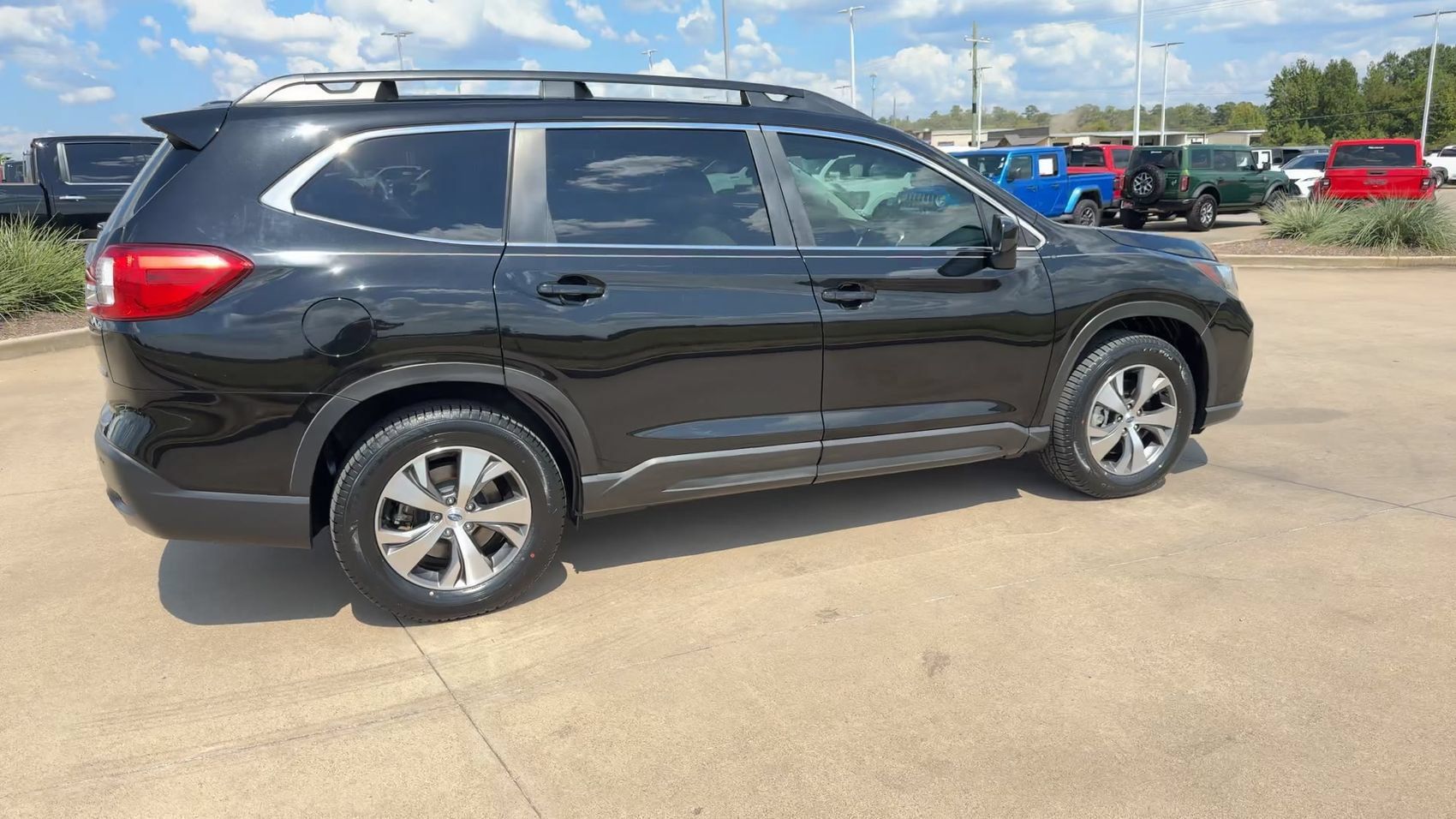 Used 2020 Subaru Ascent Premium w/ Convenience Package AWD/4WD image 9