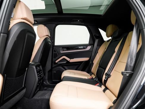 Certified 2026 Porsche Cayenne AWD/4WD image 25