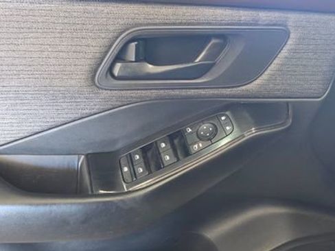 Used 2023 Nissan Rogue S image 12