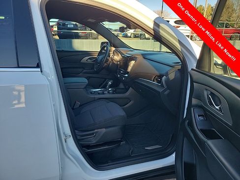 Used 2023 Chevrolet Traverse LT image 17