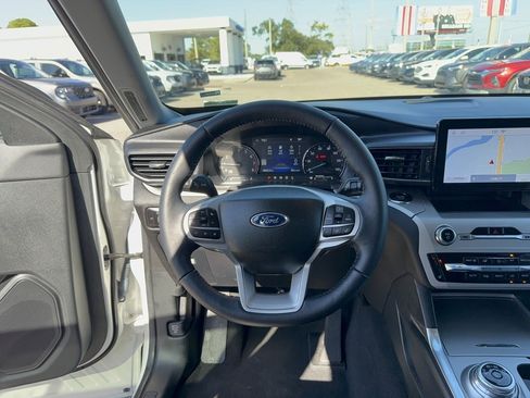 Certified 2022 Ford Explorer XLT w/ Equipment Group 202A image 33