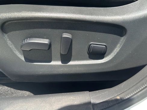 Used 2020 Nissan Rogue SV FWD image 17