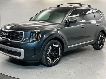 Used 2024 Kia Telluride S w/ S Sunroof Package
