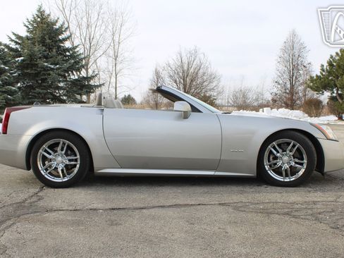 Used 2005 Cadillac XLR image 17