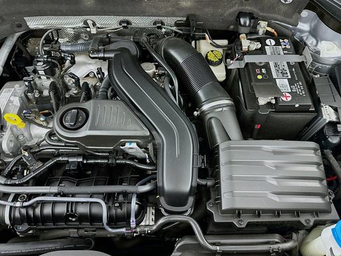 Used 2022 Volkswagen Taos SEL w/ Panoramic Sunroof Package image 31