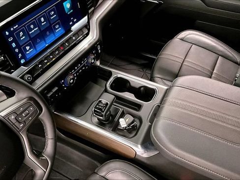 Used 2024 Chevrolet Silverado 1500 High Country w/ High Country Premium Package AWD/4WD image 17