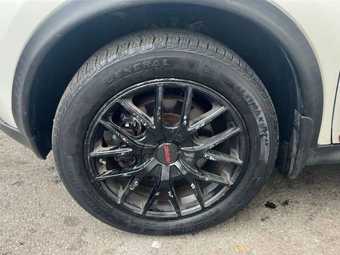 Used 2015 Nissan Juke SV w/ Technology Package image 10