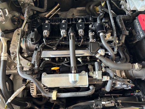 Used 2025 Nissan Versa SV FWD image 30