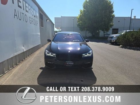 Used 2018 BMW 750i RWD image 9