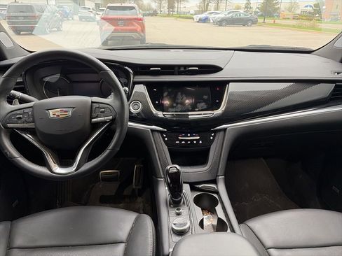 Used 2023 Cadillac XT6 Sport image 8