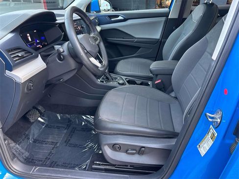 Used 2023 Volkswagen Taos SE w/ Panoramic Sunroof Package image 10