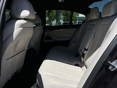 Used 2023 BMW 530i w/ Premium Package image 31